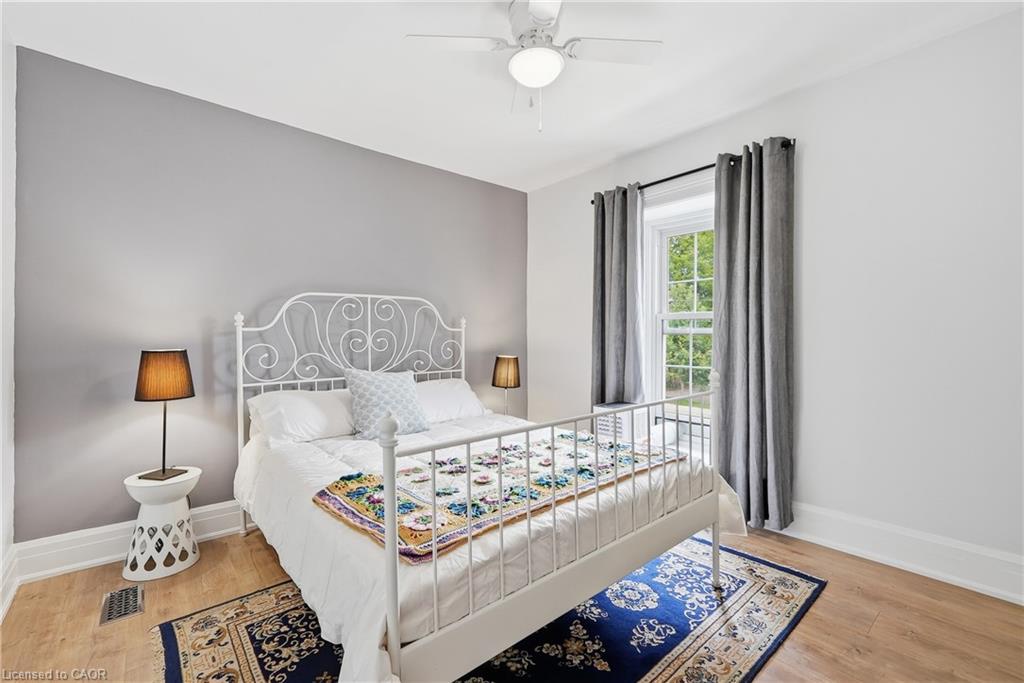 565 St David Street N Property Photo 22