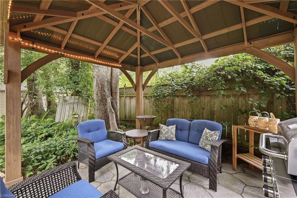 565 St David Street N Property Photo 31