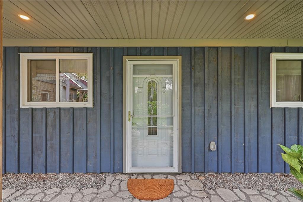 565 St David Street N Property Photo 34