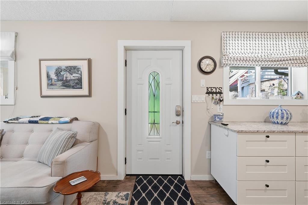 565 St David Street N Property Photo 35