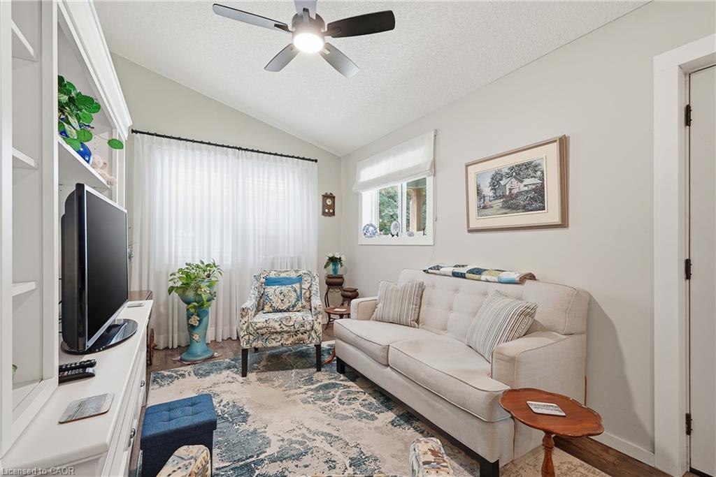 565 St David Street N Property Photo 36