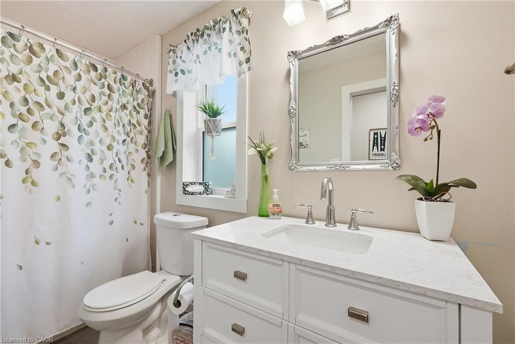 565 St David Street N Property Photo 42