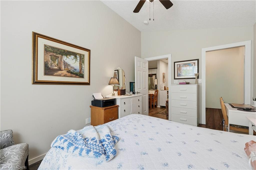 565 St David Street N Property Photo 45