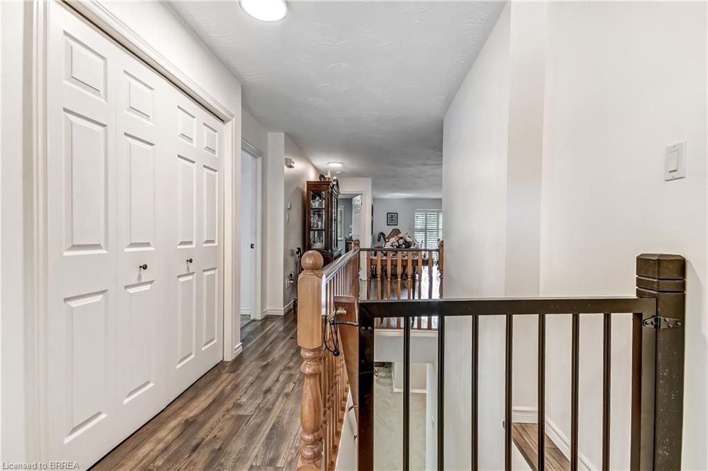20-53 Beverly Street E Property Photo 2
