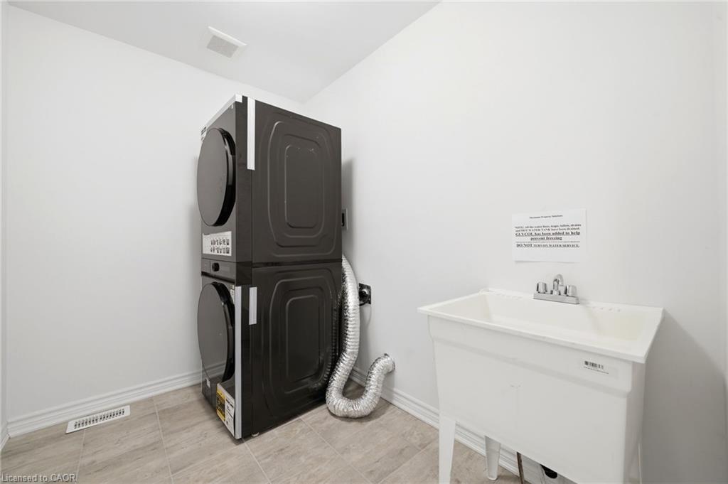 656 Newlove Street Property Photo 37