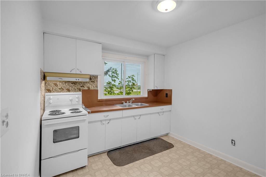 1097 Colborne Street W Property Photo 10