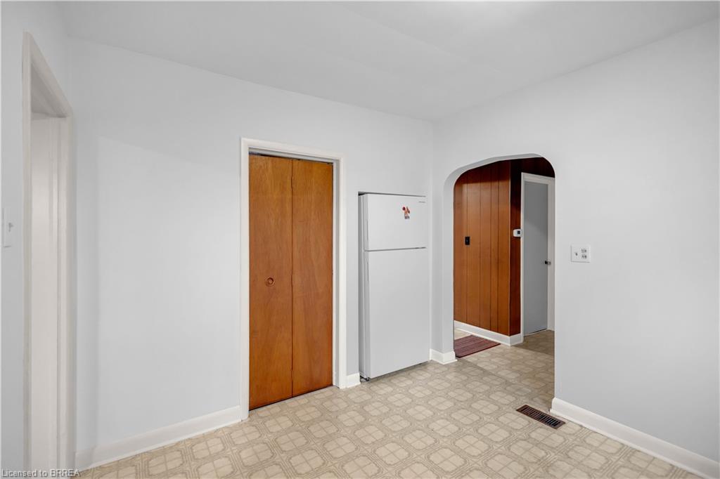 1097 Colborne Street W Property Photo 11