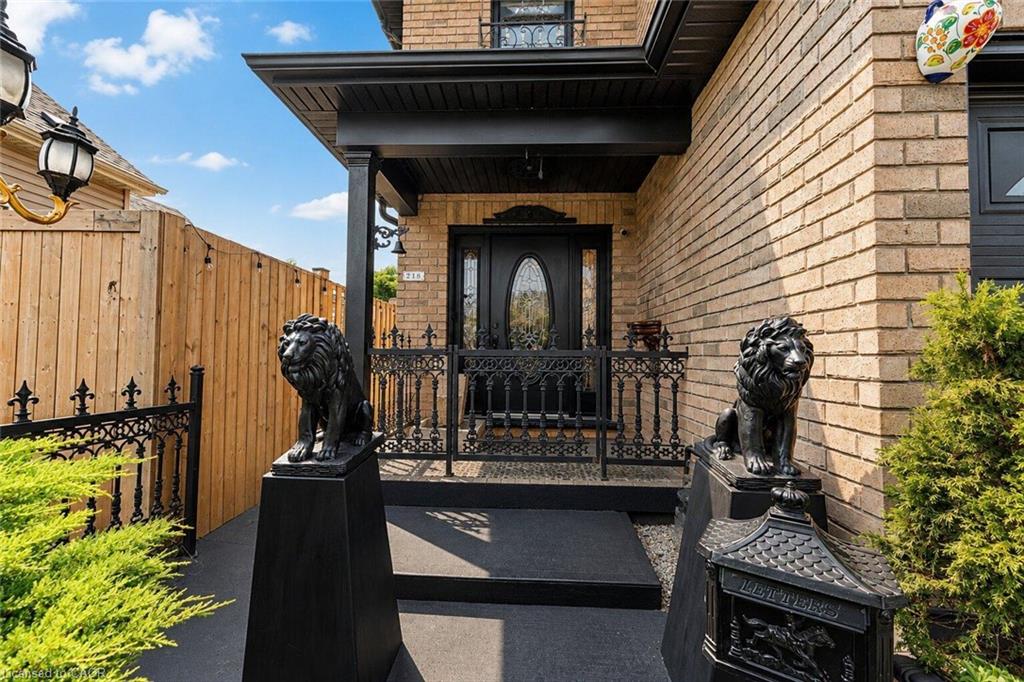 218 Macaulay Street E Property Photo 4