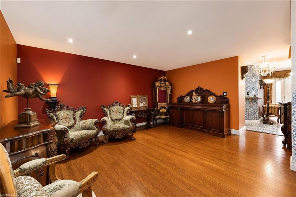 218 Macaulay Street E Property Photo 8