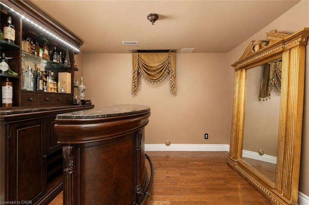 218 Macaulay Street E Property Photo 28