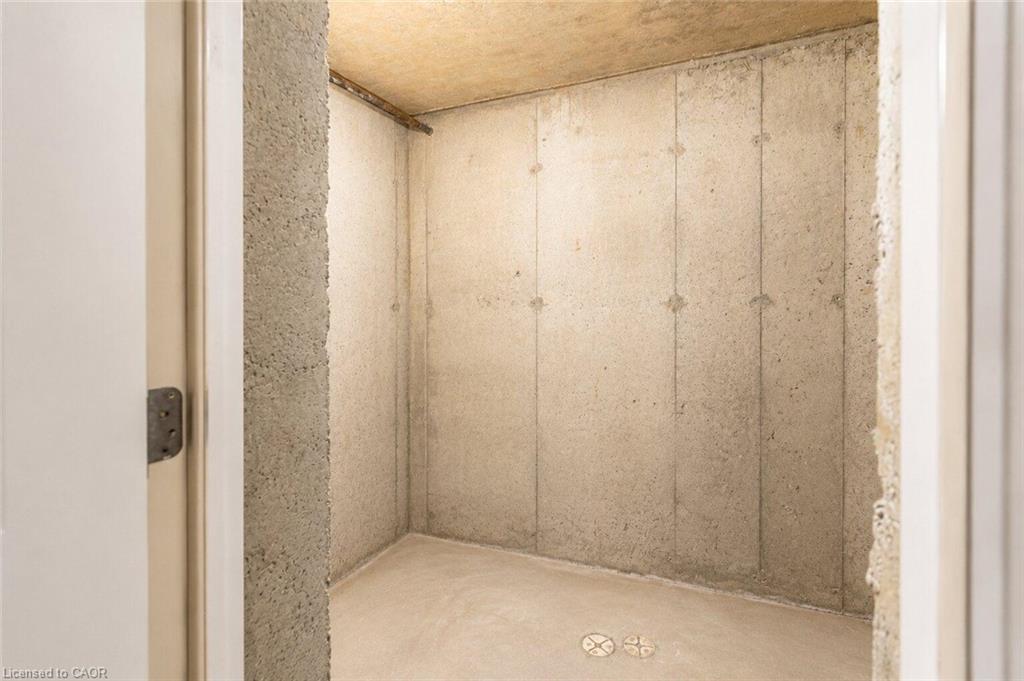 218 Macaulay Street E Property Photo 33