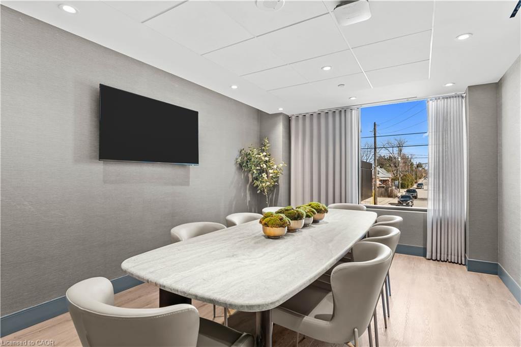 352-500 Upper Wellington Street Property Photo 15