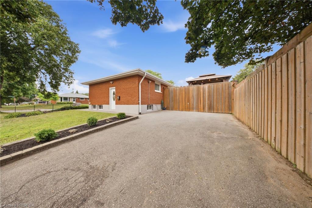 2 Frontenac Avenue Property Photo 5
