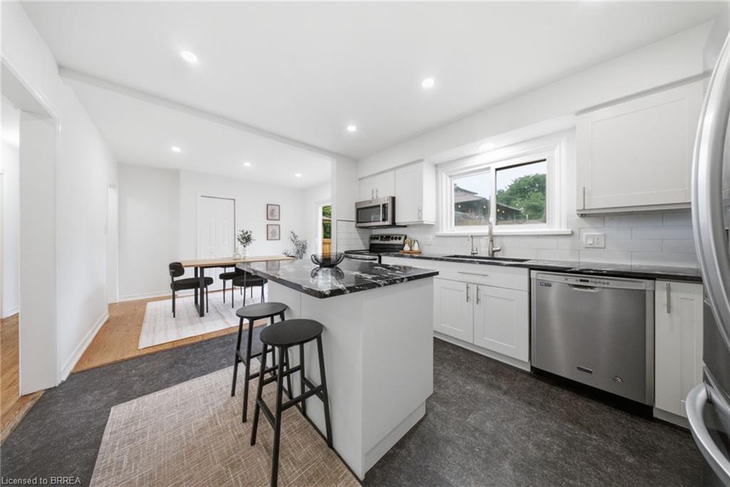 2 Frontenac Avenue Property Photo 9