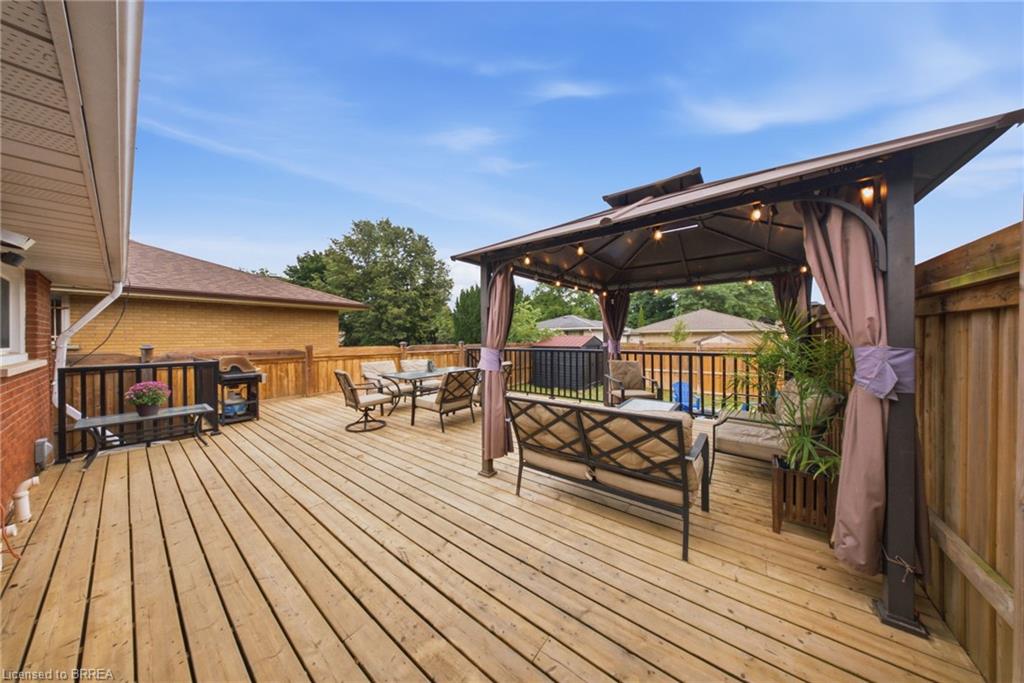 2 Frontenac Avenue Property Photo 31