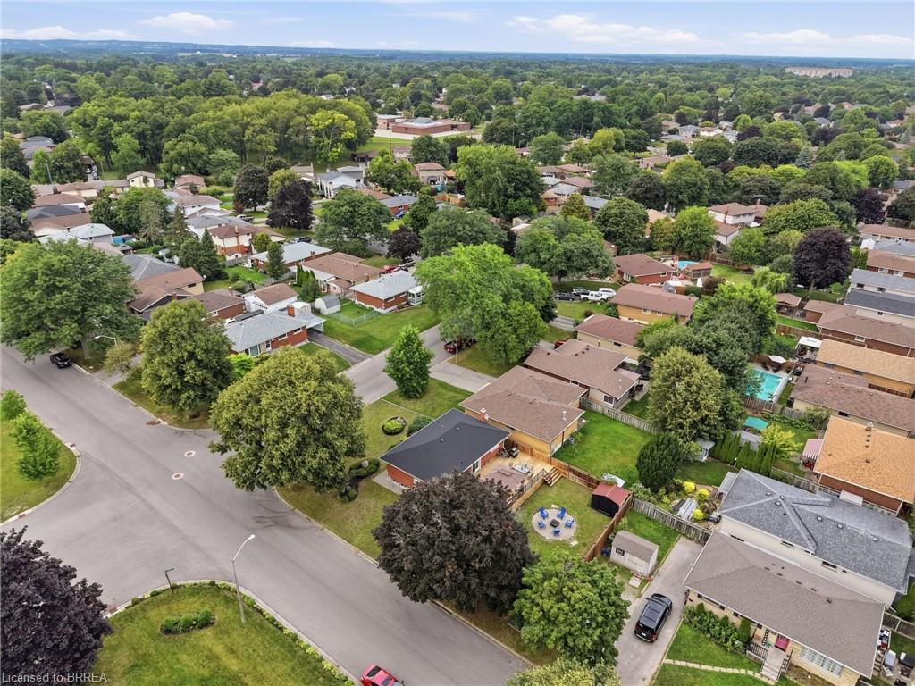 2 Frontenac Avenue Property Photo 35