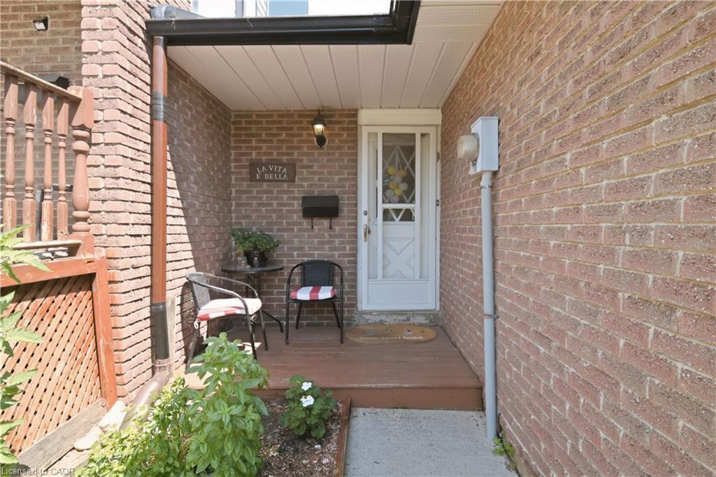 230 Sunset Boulevard Property Photo 2