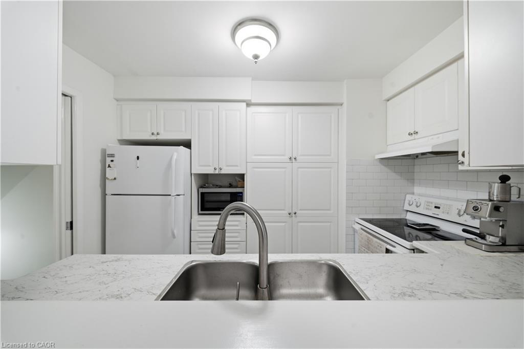230 Sunset Boulevard Property Photo 6