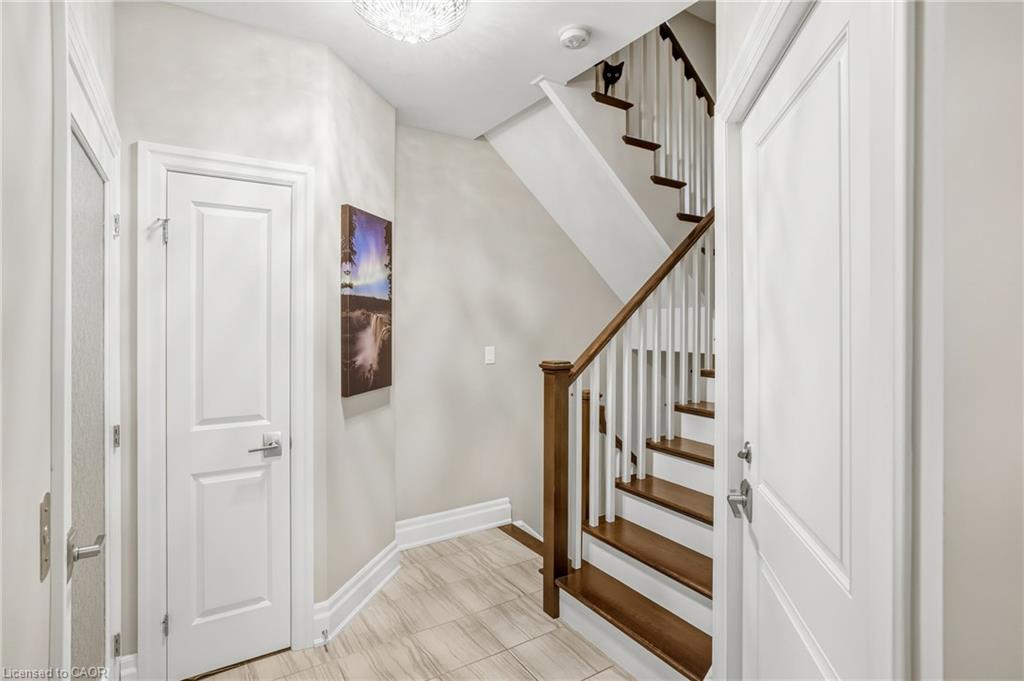 14 Aberdeen Lane S Property Photo 9