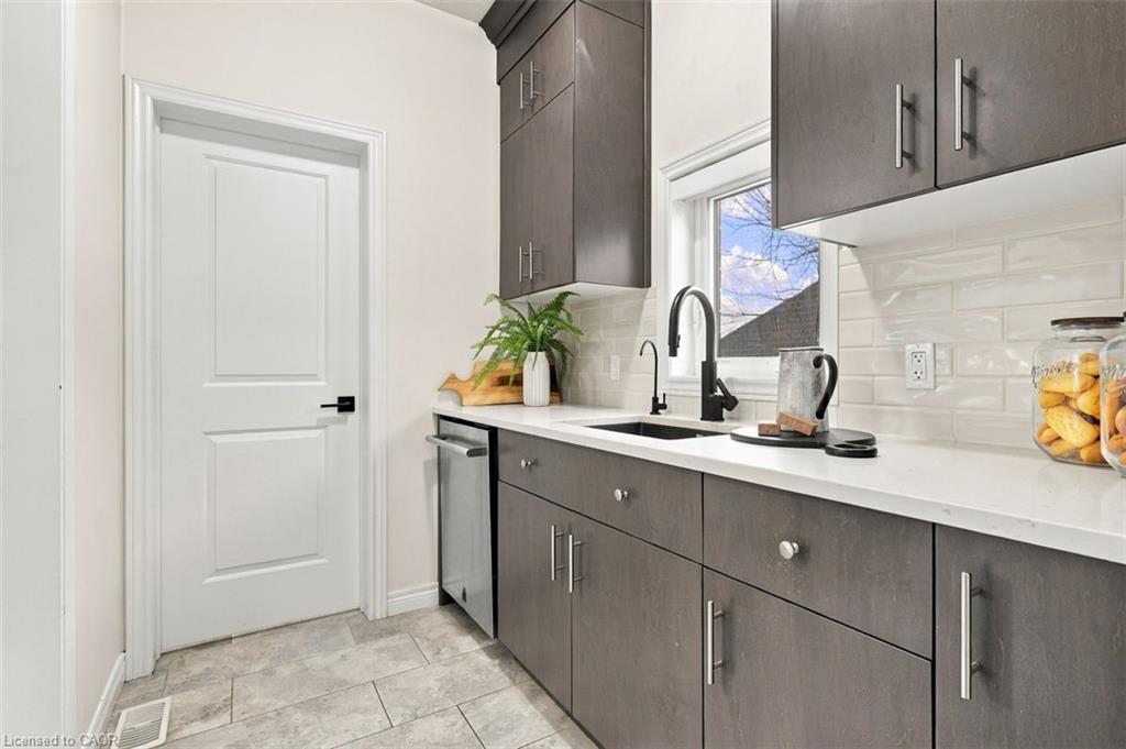 905 Broadacre Place Property Photo 10