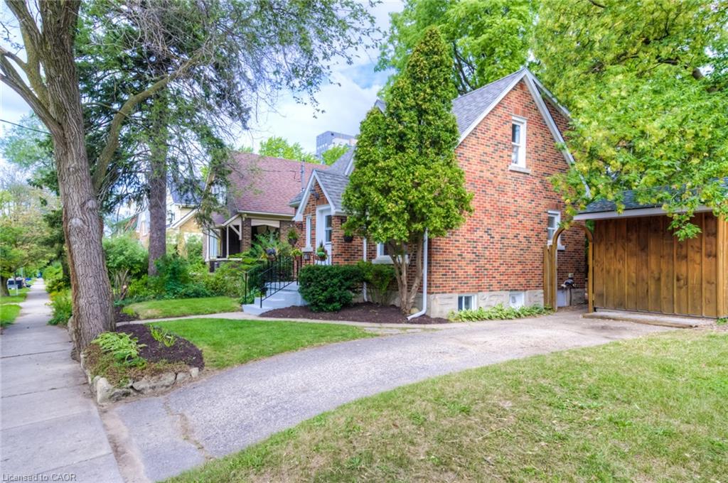 4 Dunbar Road N Property Photo 2