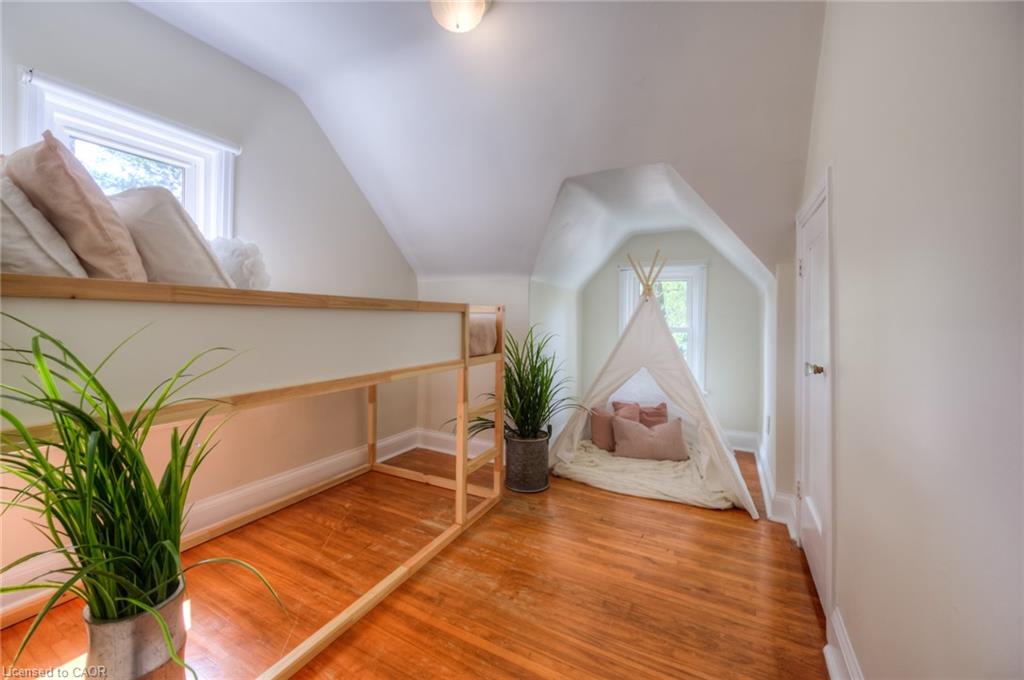 4 Dunbar Road N Property Photo 25