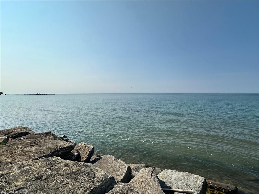 3176 Lakeshore Road Property Photo 5