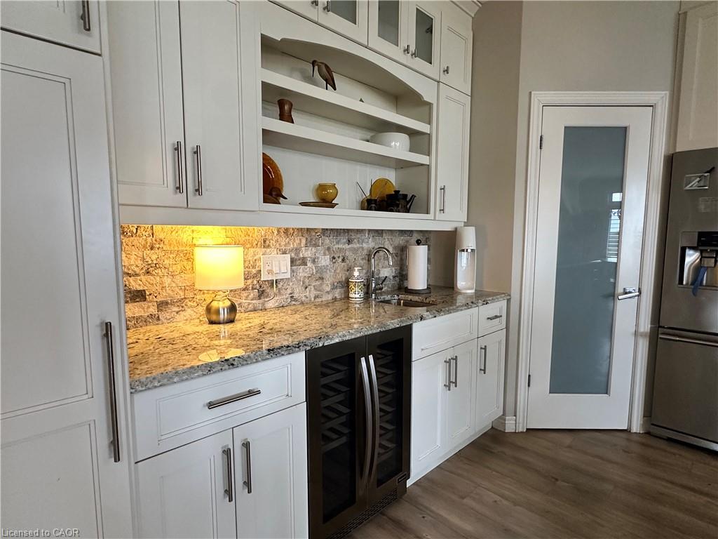 3176 Lakeshore Road Property Photo 17