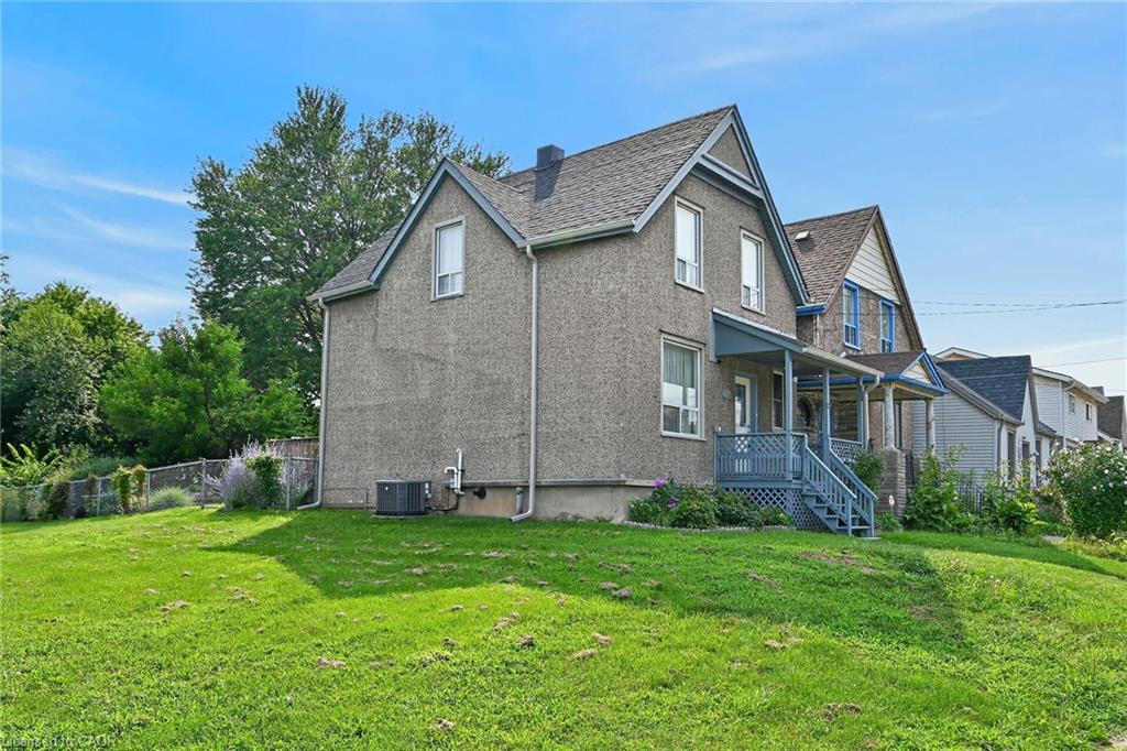 230 Picton Street E Property Photo 1