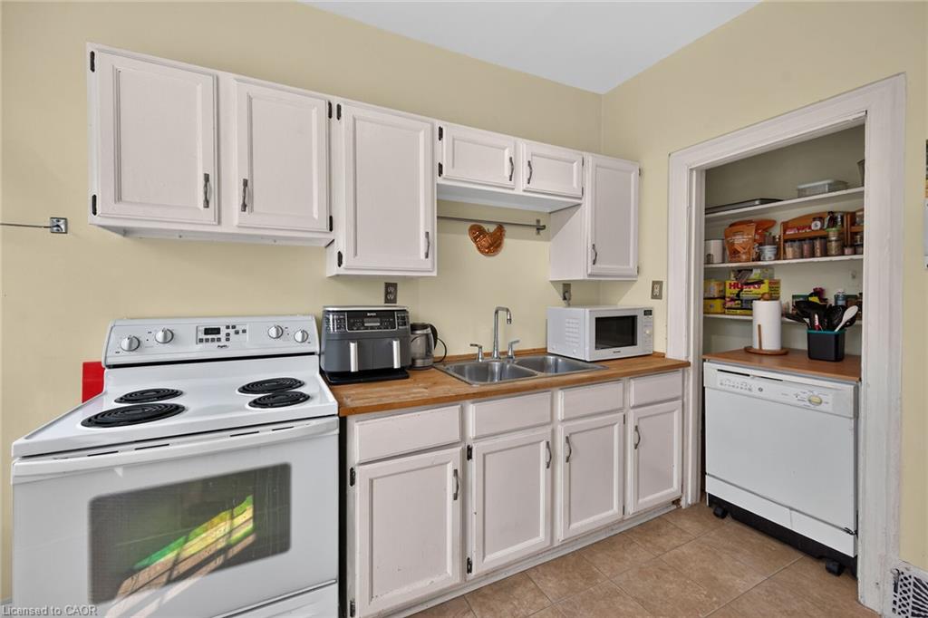 230 Picton Street E Property Photo 10