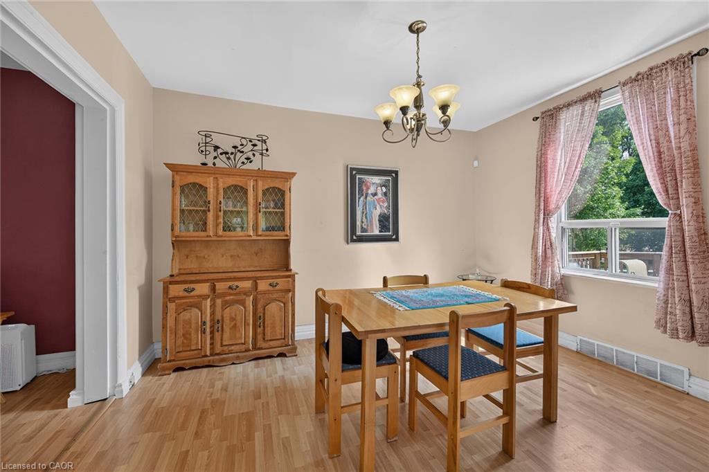 230 Picton Street E Property Photo 11