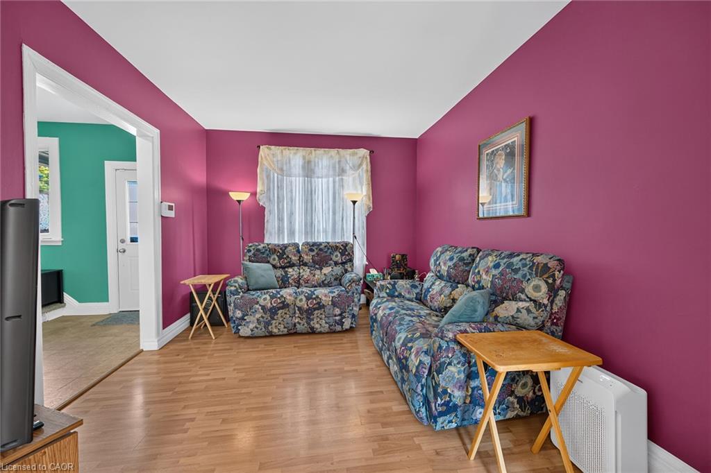 230 Picton Street E Property Photo 14