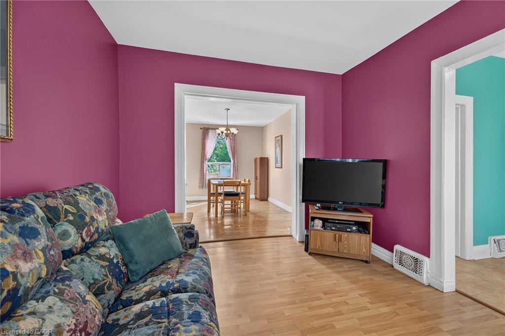 230 Picton Street E Property Photo 16