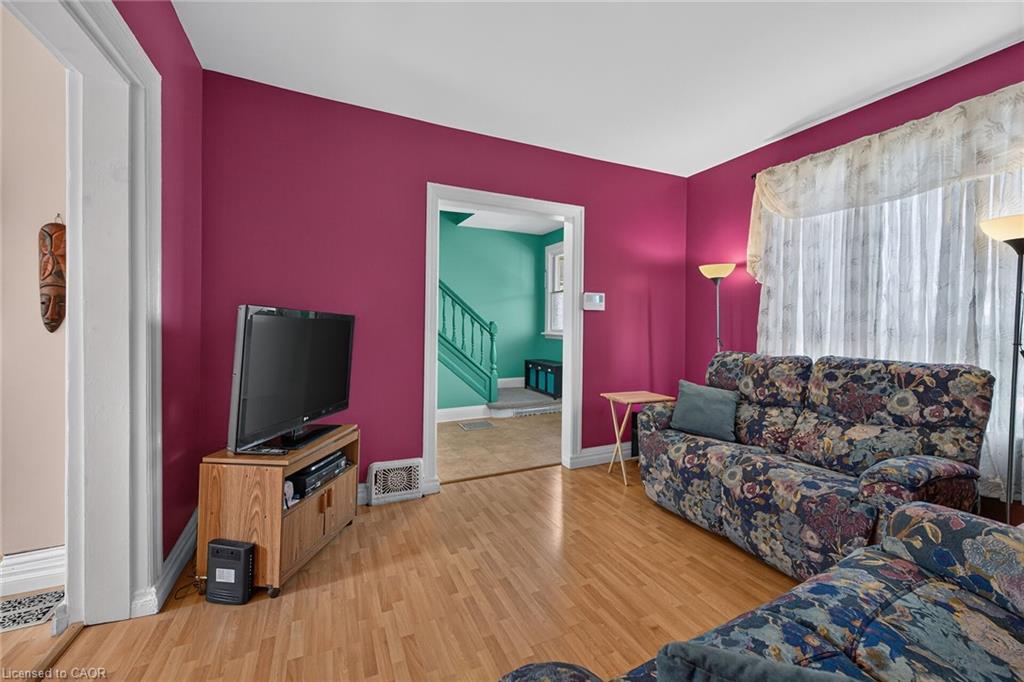 230 Picton Street E Property Photo 17