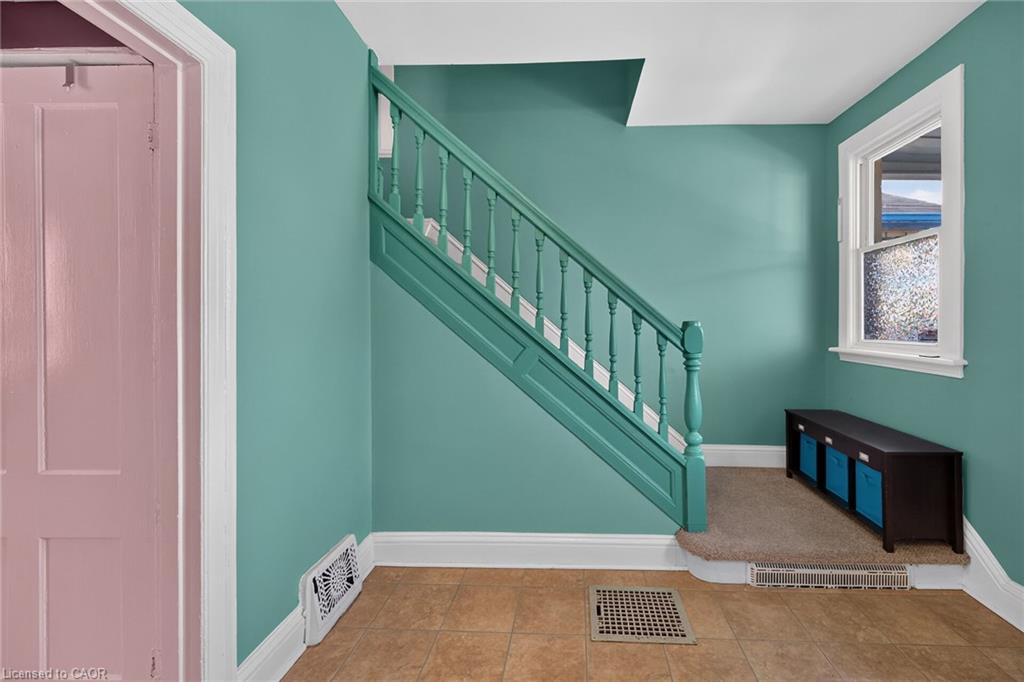 230 Picton Street E Property Photo 18