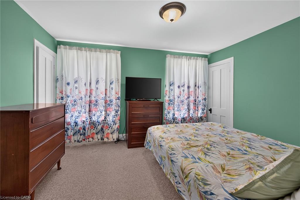 230 Picton Street E Property Photo 23