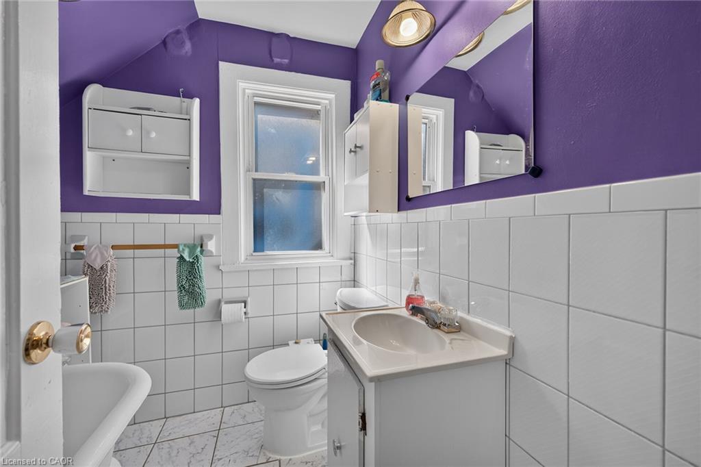 230 Picton Street E Property Photo 26