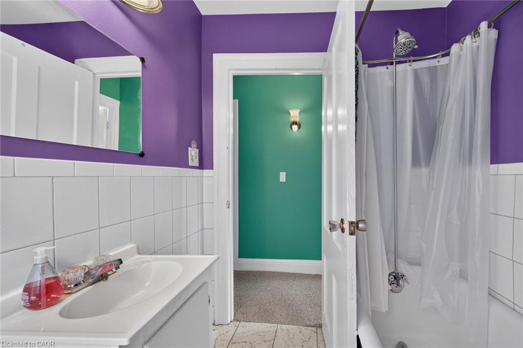 230 Picton Street E Property Photo 28
