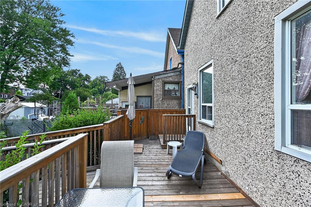 230 Picton Street E Property Photo 31