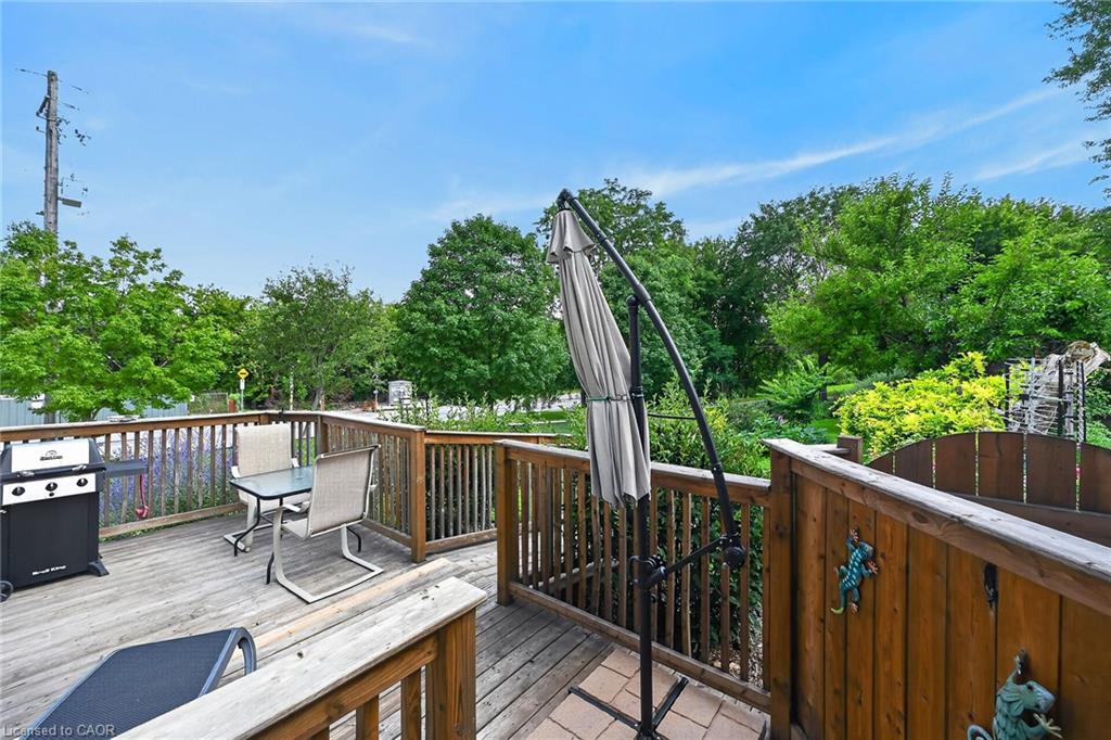 230 Picton Street E Property Photo 32