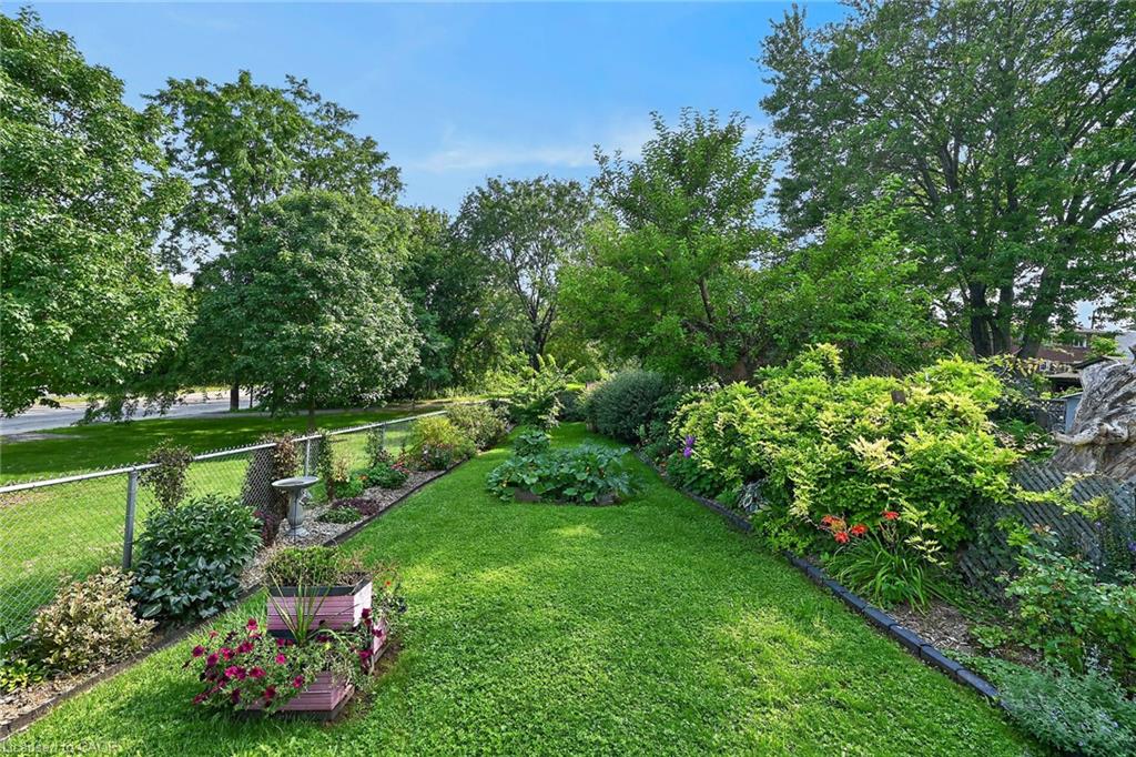 230 Picton Street E Property Photo 35