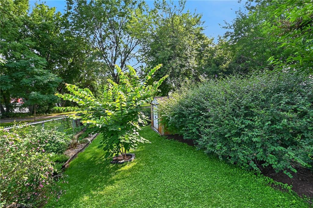 230 Picton Street E Property Photo 37