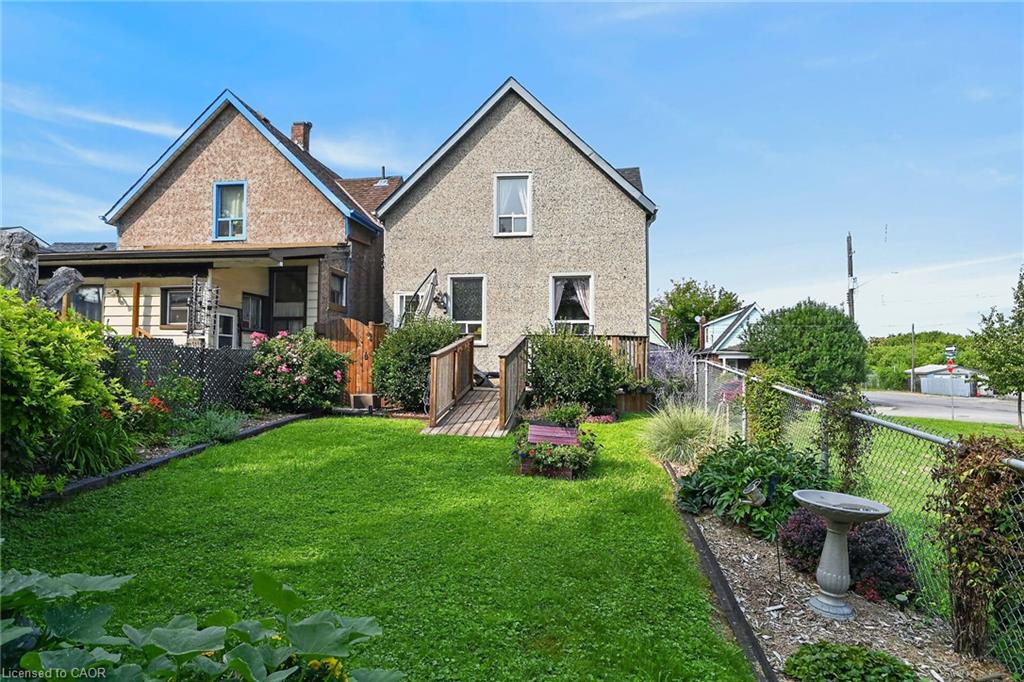 230 Picton Street E Property Photo 44