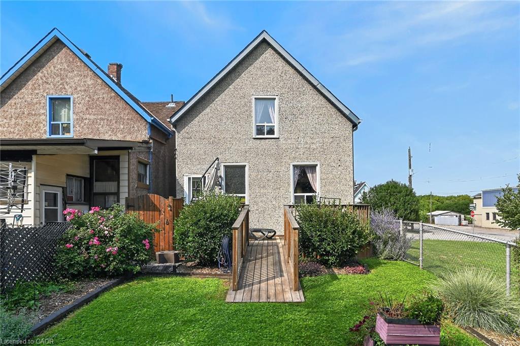 230 Picton Street E Property Photo 45