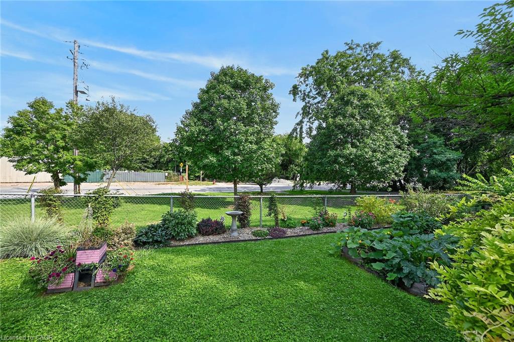 230 Picton Street E Property Photo 47