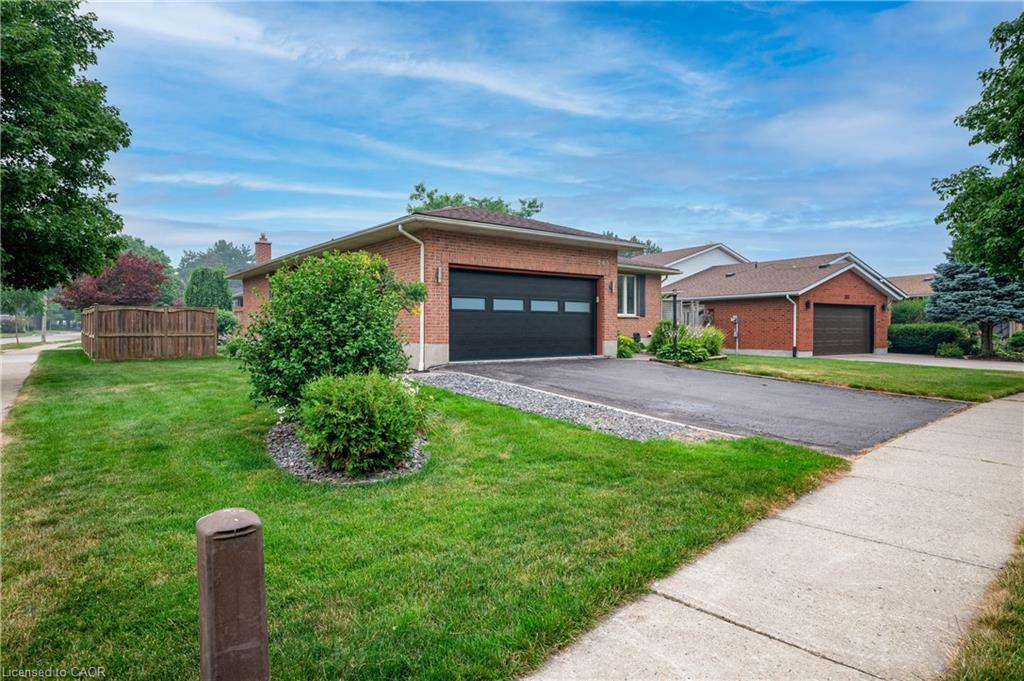 363 Twinflower Crescent Property Photo 2