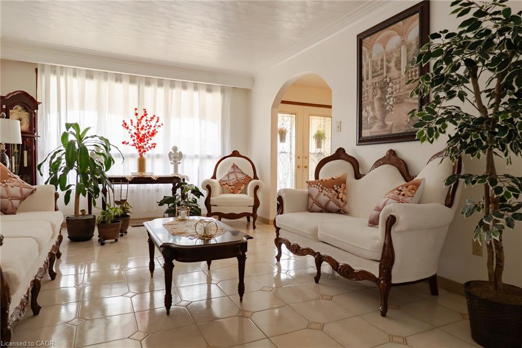 43 Henley Drive Property Photo 3