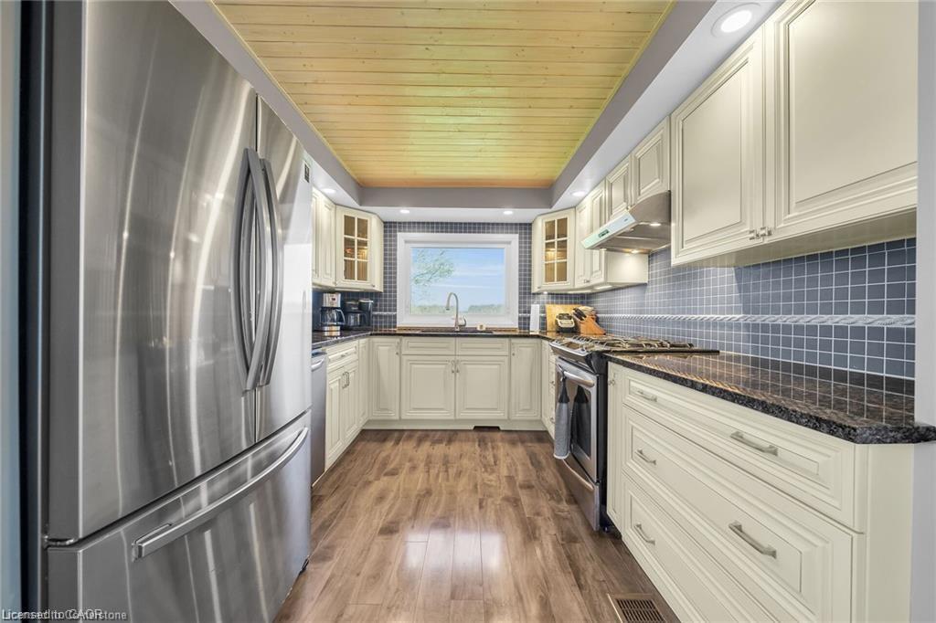 2970 Lakeshore Road Property Photo 12