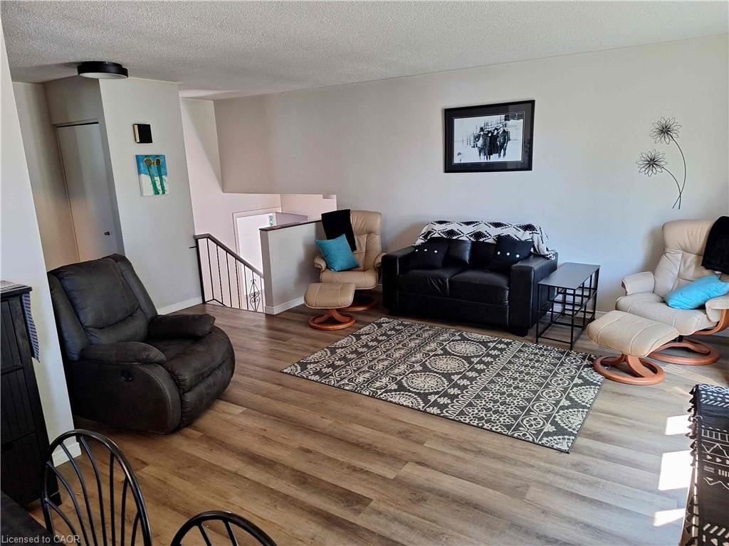 48 Crestlynn Crescent Property Photo 2