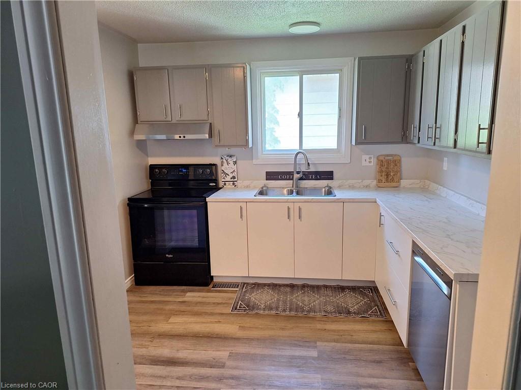 48 Crestlynn Crescent Property Photo 5